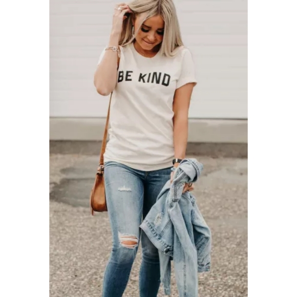 🤍White Be Kind Print Casual Tee - Picture 3 of 4